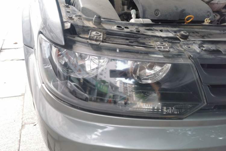Used Volkswagen Jetta 2010 1.6L Partner Right Front Headlight
