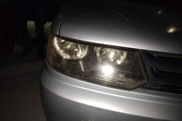 Used Volkswagen Jetta 2010 1.6L Partner Right Front Headlight