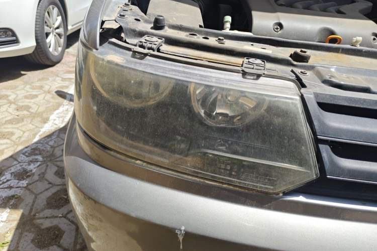 Used Volkswagen Jetta 2010 1.6L Partner Right Front Headlight