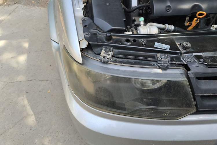 Used Volkswagen Jetta 2010 1.6L Partner Right Front Headlight