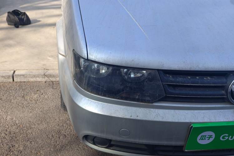 Used Volkswagen Jetta 2010 1.6L Partner Right Front Headlight