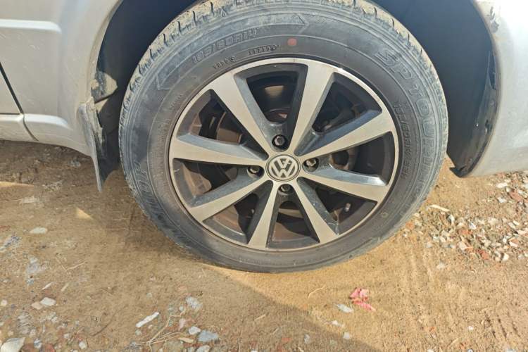 Used Volkswagen Jetta 2010 1.6L Partner Right Front Wheel Hub