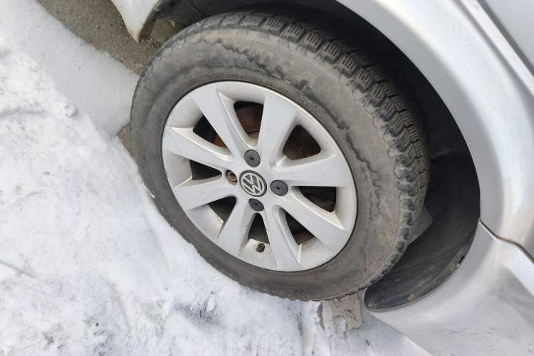 Used Volkswagen Jetta 2010 1.6L Vanguard Right Front Wheel Hub