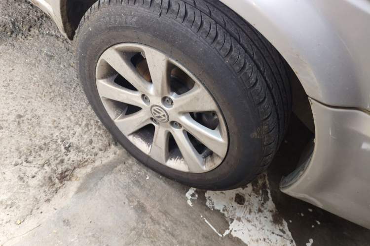 Used Volkswagen Jetta 2010 1.6L Partner Right Front Wheel Hub