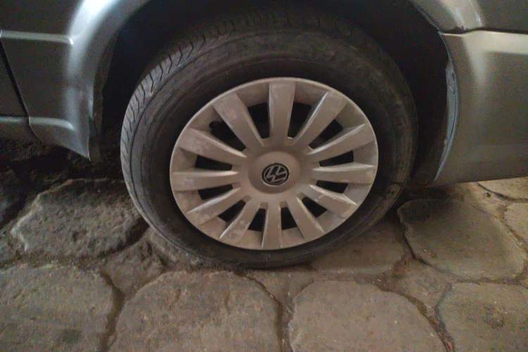 Used Volkswagen Jetta 2010 1.6L Partner Right Front Wheel Hub