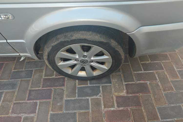 Used Volkswagen Jetta 2010 1.6L Vanguard Right Front Wheel Hub