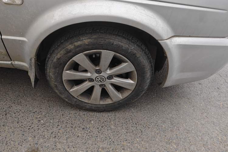 Used Volkswagen Jetta 2010 1.6L Vanguard Right Front Wheel Hub