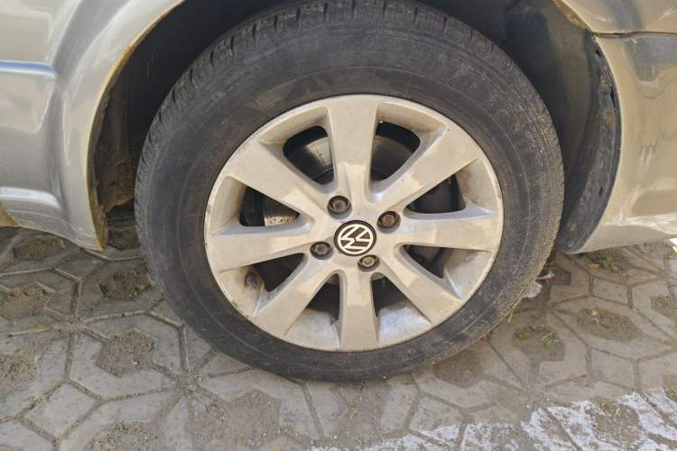 Used Volkswagen Jetta 2010 1.6L Partner Right Front Wheel Hub