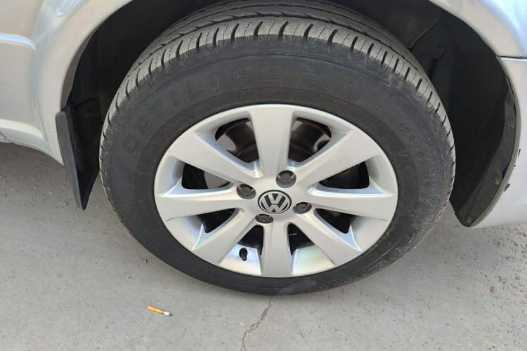 Used Volkswagen Jetta 2010 1.6L Partner Right Front Wheel Hub