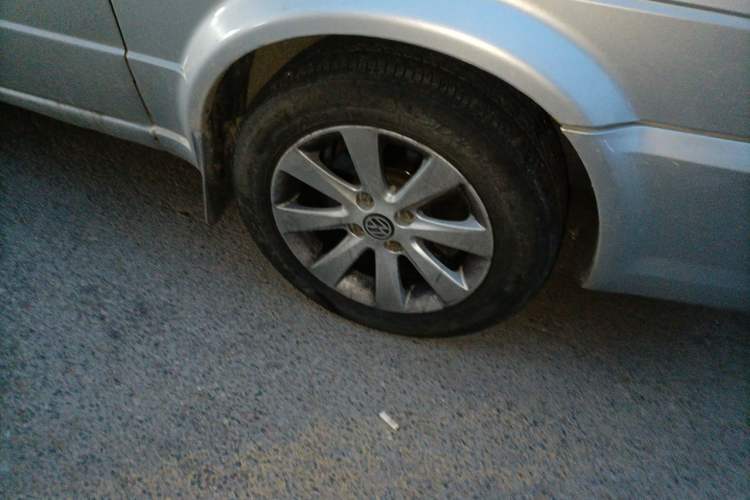 Used Volkswagen Jetta 2010 1.6L Partner Right Front Wheel Hub