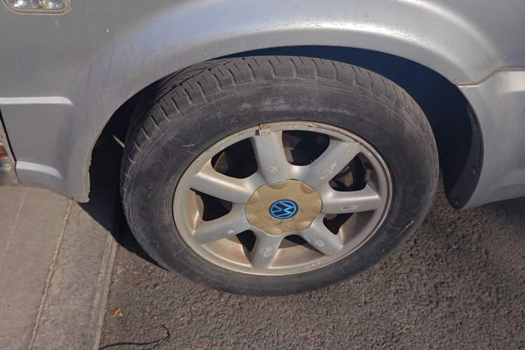 Used Volkswagen Jetta 2010 1.6L Partner Right Front Wheel Hub