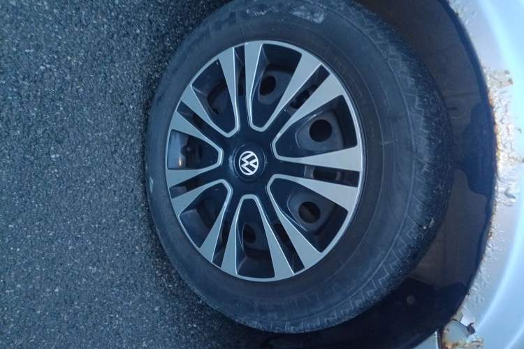 Used Volkswagen Jetta 2010 1.6L Partner Right Front Wheel Hub