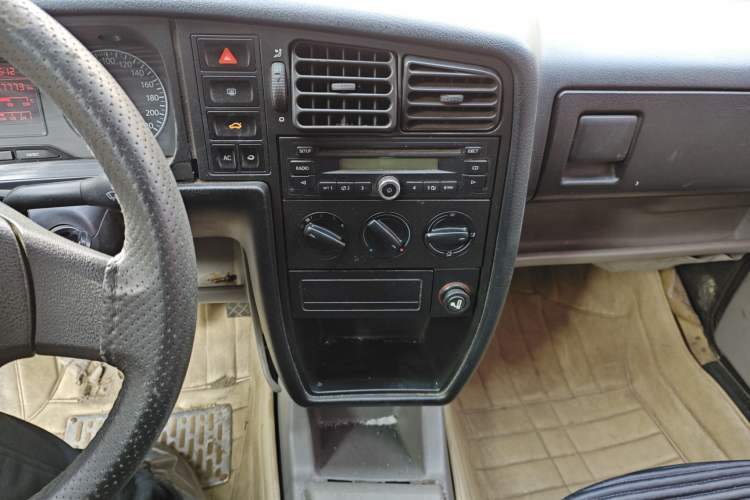 Used Volkswagen Jetta 2010 1.6L Partner Audio And AC Panel