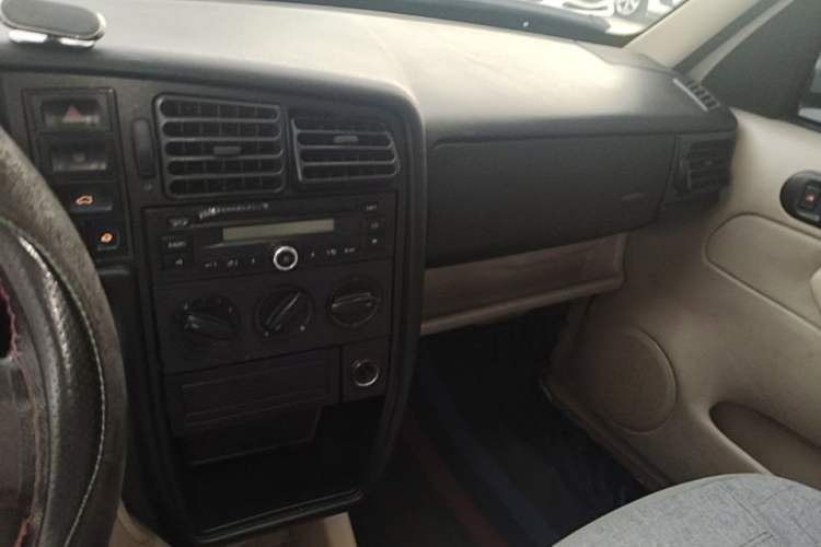 Used Volkswagen Jetta 2010 1.6L Vanguard Audio And AC Panel