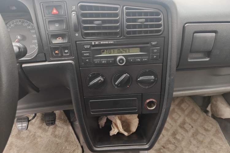 Used Volkswagen Jetta 2010 1.6L Partner Audio And AC Panel