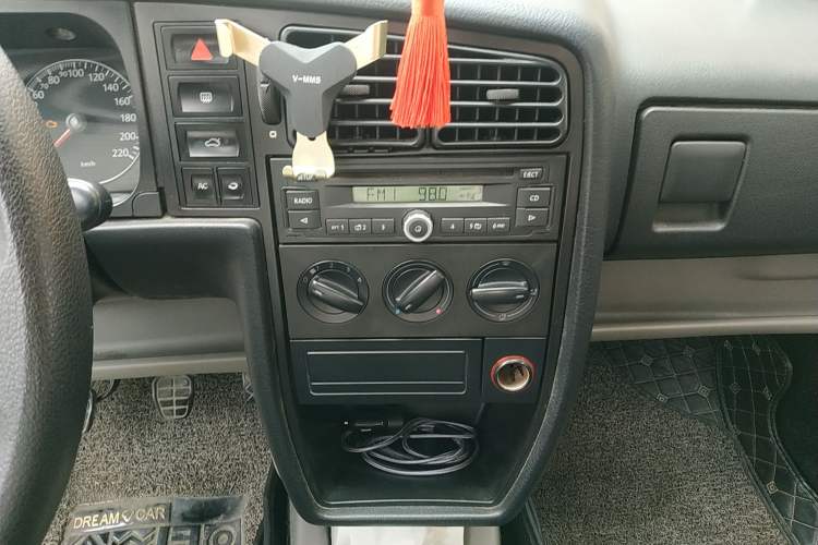 Used Volkswagen Jetta 2010 1.6L Partner Audio And AC Panel