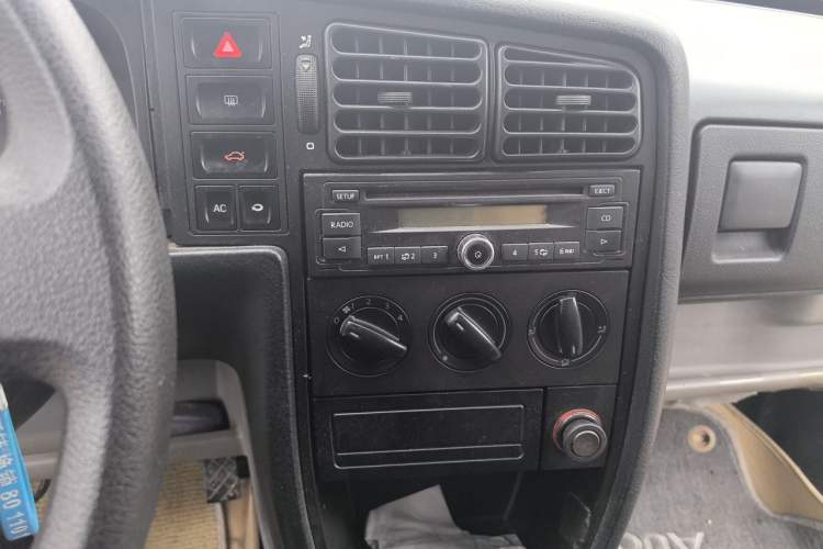 Used Volkswagen Jetta 2010 1.6L Partner Audio And AC Panel