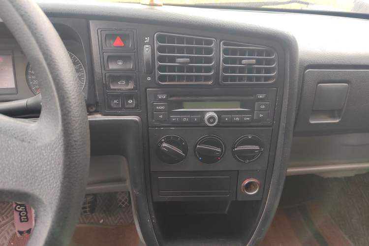 Used Volkswagen Jetta 2010 1.6L Partner Audio And AC Panel