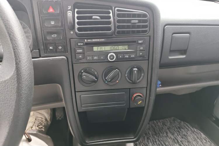 Used Volkswagen Jetta 2010 1.6L Partner Audio And AC Panel
