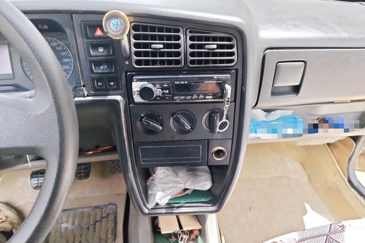 Used Volkswagen Jetta 2010 1.6L Partner Audio And AC Panel