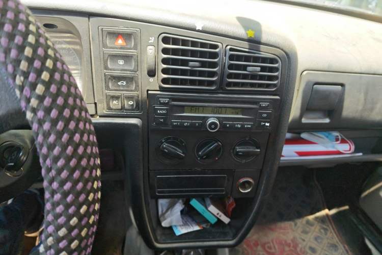 Used Volkswagen Jetta 2010 1.6L Partner Audio And AC Panel