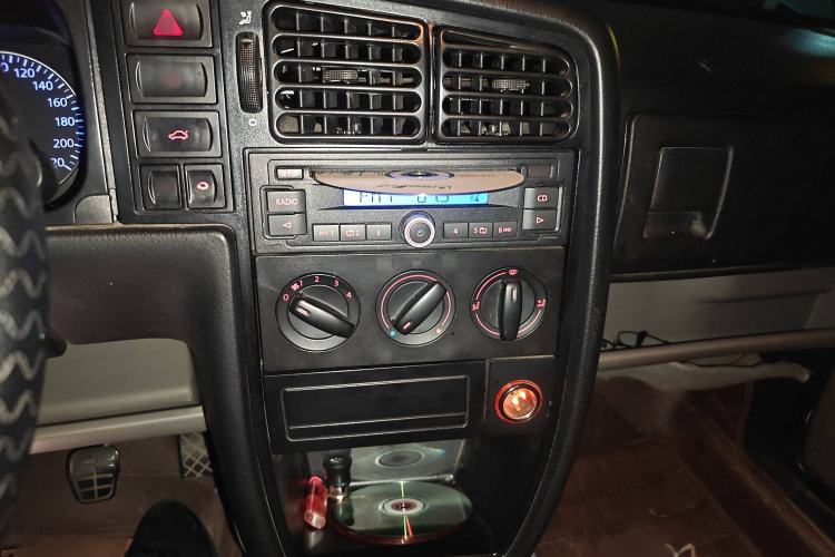 Used Volkswagen Jetta 2010 1.6L Partner Audio And AC Panel