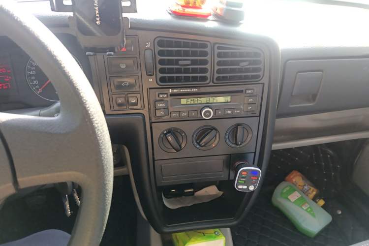 Used Volkswagen Jetta 2010 1.6L Partner Audio And AC Panel