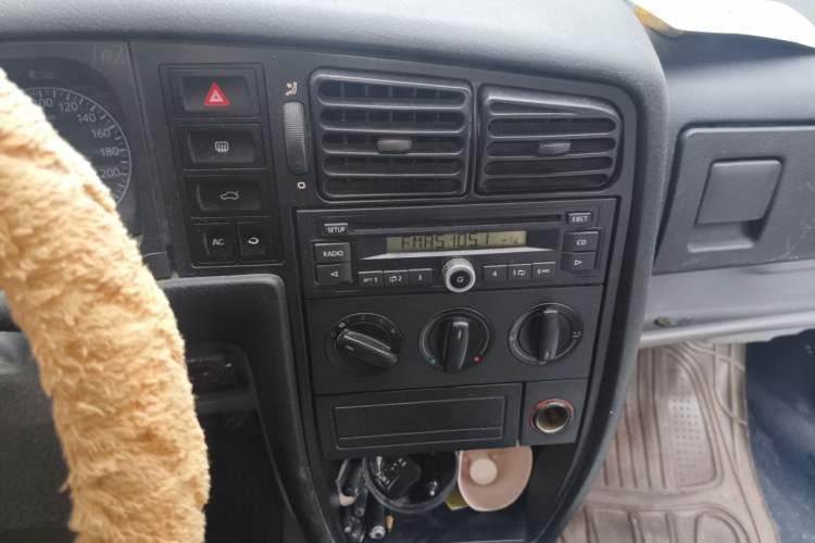 Used Volkswagen Jetta 2010 1.6L Partner Audio And AC Panel