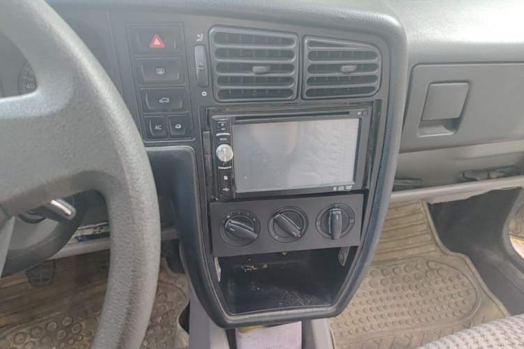Used Volkswagen Jetta 2010 1.6L Partner Audio And AC Panel