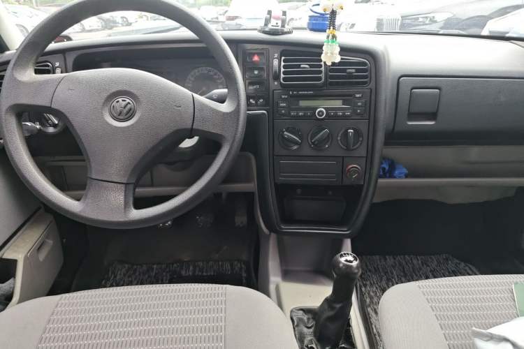 Used Volkswagen Jetta 2010 1.6L Partner Center Console