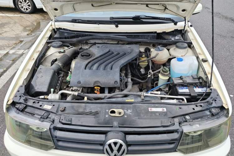 Used Volkswagen Jetta 2010 1.6L Partner Engine Bay