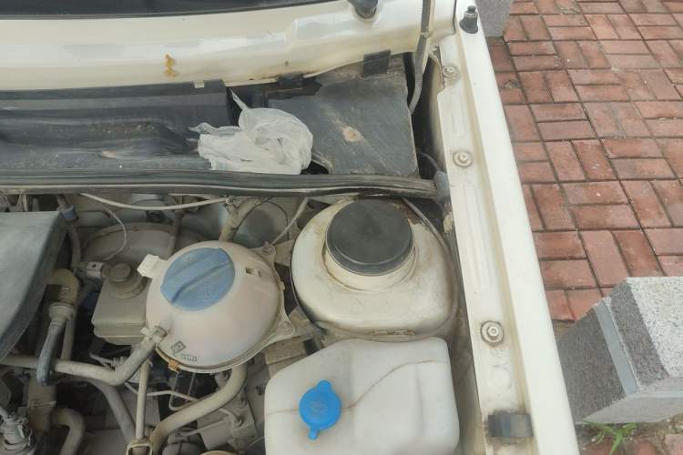 Used Volkswagen Jetta 2010 1.6L Partner Engine Bay Left