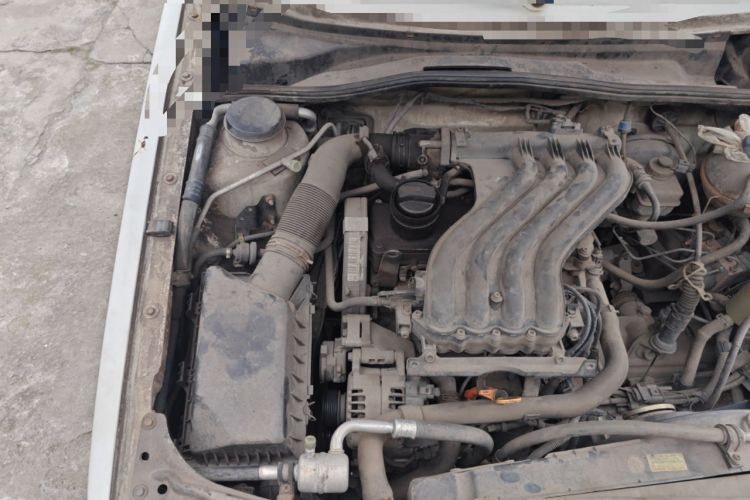 Used Volkswagen Jetta 2010 1.6L Partner Engine Bay Right