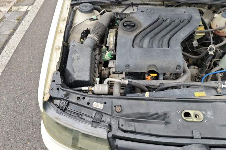 Used Volkswagen Jetta 2010 1.6L Partner Engine Bay Right