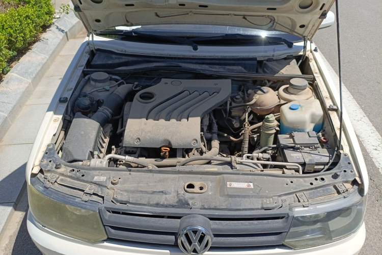 Used Volkswagen Jetta 2010 1.6L Partner Engine Bay
