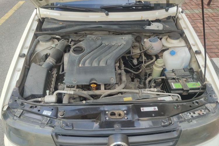Used Volkswagen Jetta 2010 1.6L Partner Engine Bay