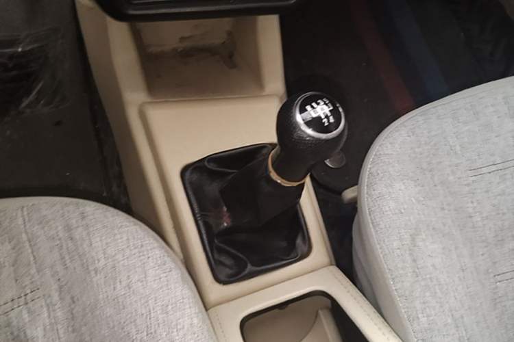Used Volkswagen Jetta 2010 1.6L Vanguard Gear Lever