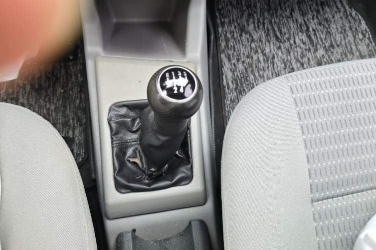 Used Volkswagen Jetta 2010 1.6L Partner Gear Lever