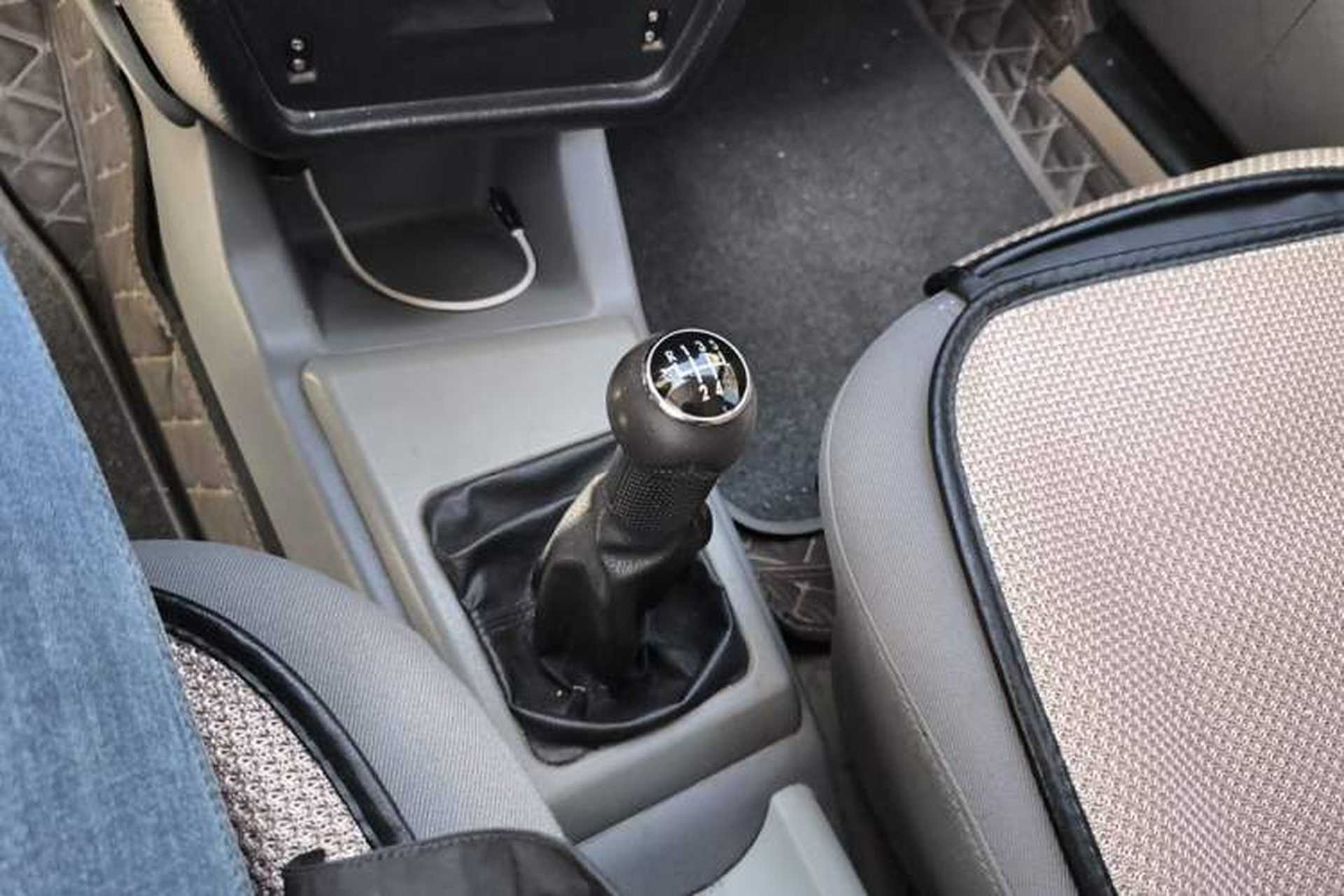 Used Volkswagen Jetta 2010 1.6L Partner Gear Lever