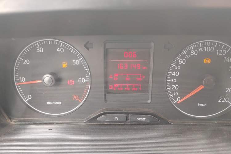 Used Volkswagen Jetta 2010 1.6L Partner Odometer Close Up