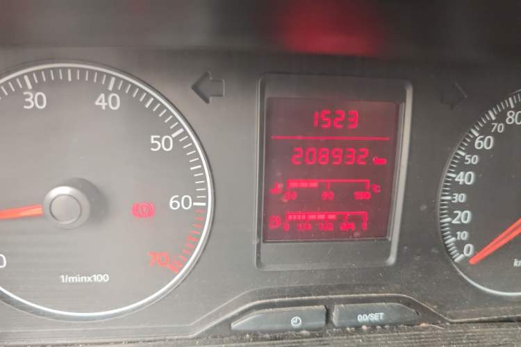 Used Volkswagen Jetta 2010 1.6L Partner Odometer Close Up