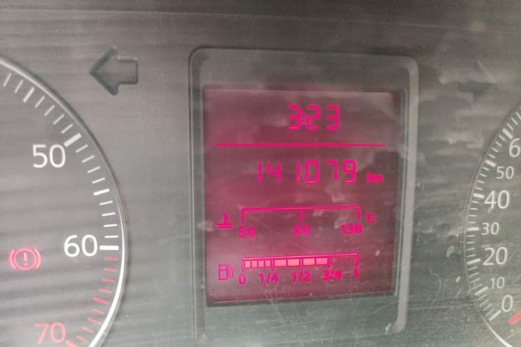 Used Volkswagen Jetta 2010 1.6L Partner Odometer Close Up