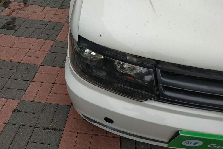 Used Volkswagen Jetta 2010 1.6L Partner Right Front Headlight
