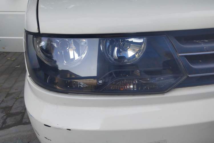 Used Volkswagen Jetta 2010 1.6L Partner Right Front Headlight