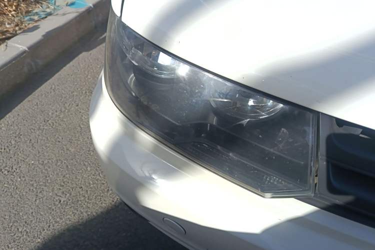 Used Volkswagen Jetta 2010 1.6L Partner Right Front Headlight