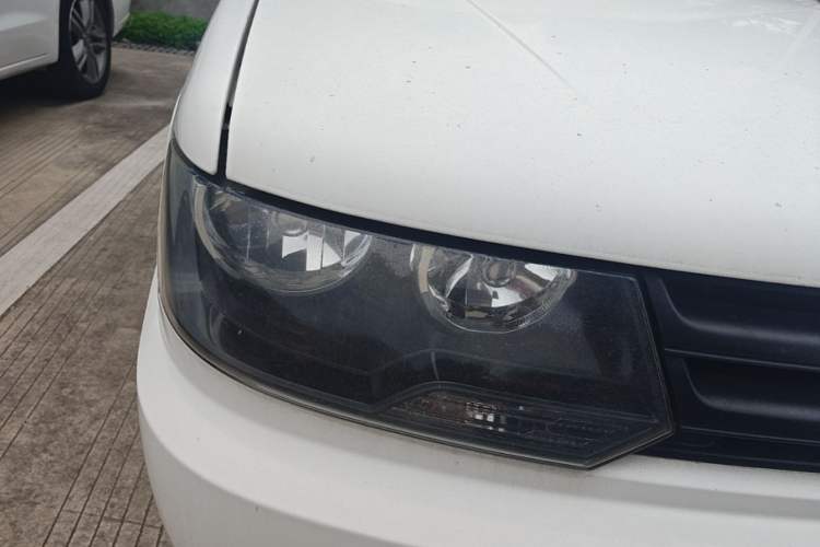 Used Volkswagen Jetta 2010 1.6L Partner Right Front Headlight