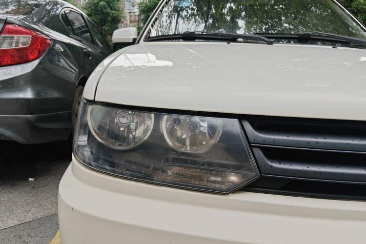 Used Volkswagen Jetta 2010 1.6L Partner Right Front Headlight