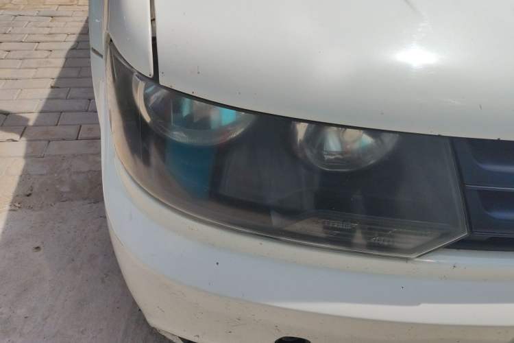 Used Volkswagen Jetta 2010 1.6L Partner Right Front Headlight