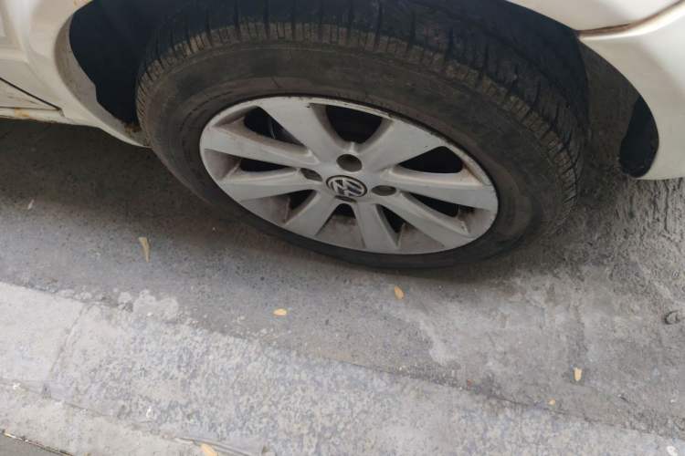 Used Volkswagen Jetta 2010 1.6L Partner Right Front Wheel Hub