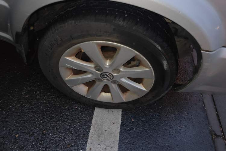 Used Volkswagen Jetta 2010 1.6L Vanguard Right Front Wheel Hub